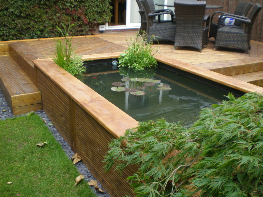 bassin de jardin sur une terrasse